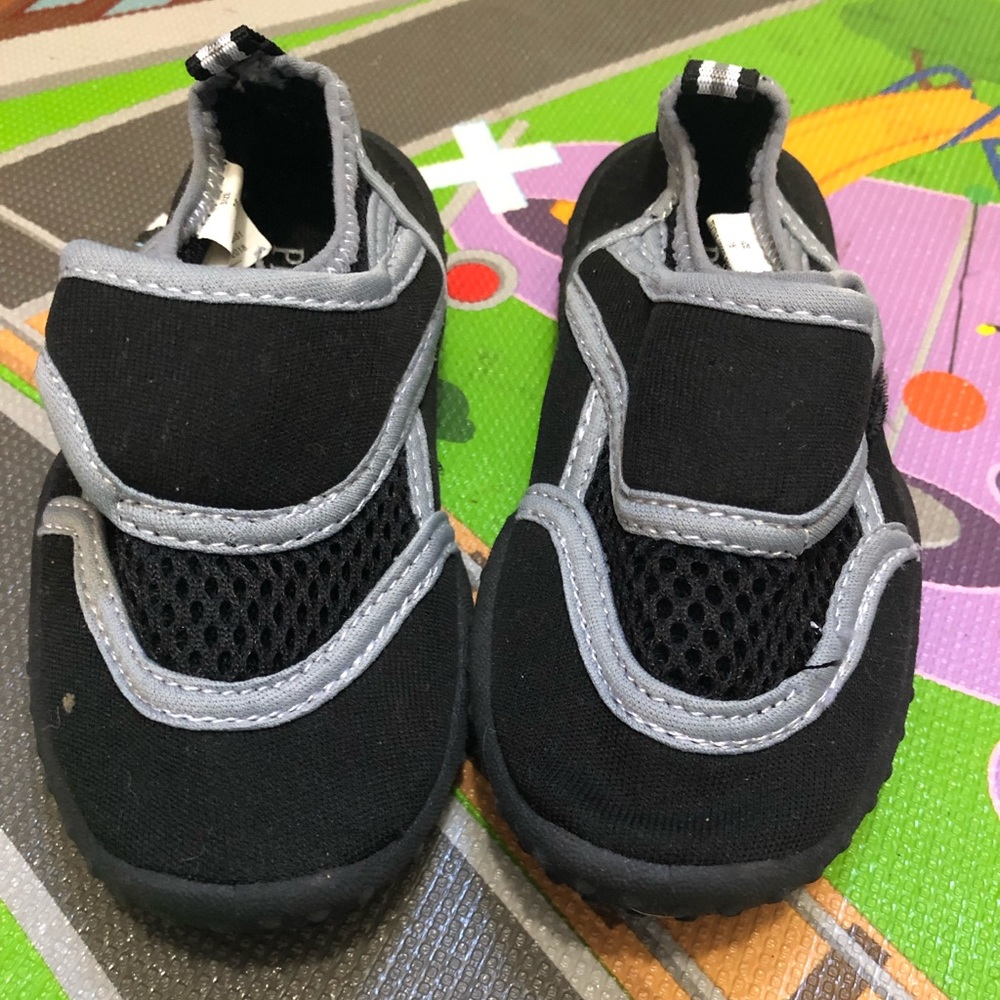 Children’s Place Big Boy Water Shoes